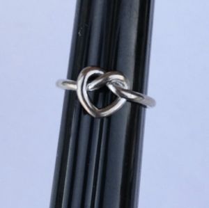 Pretty Little Vintage Silver Toned Metal Knotted Heart Ring Size 7